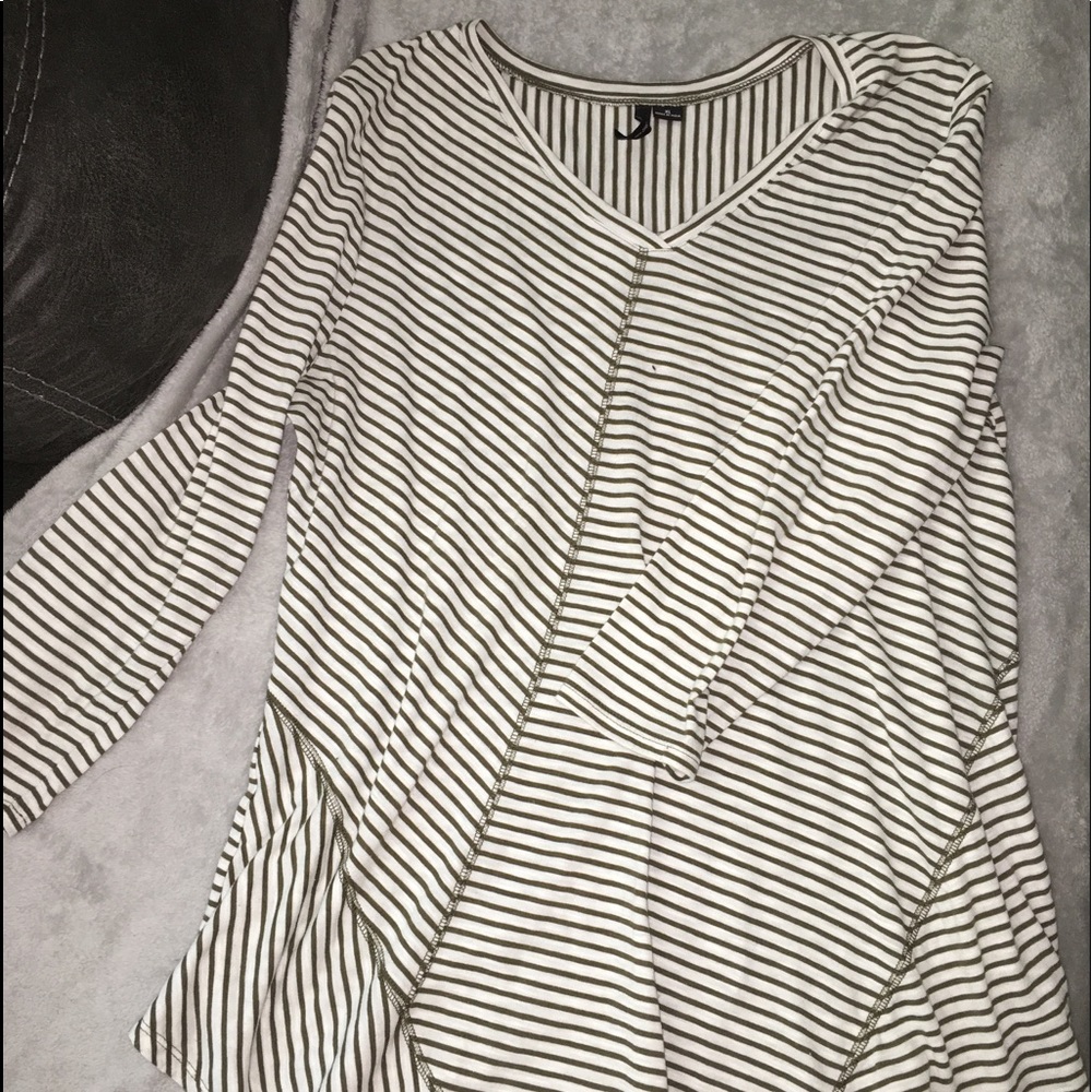 flowy green and off white quarter sleeve